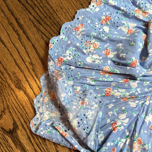Blue flutter sleeve floral shirt - Picture 3 of 3